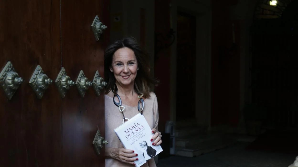 María Dueñas con su libro «Las hijas del capitán»