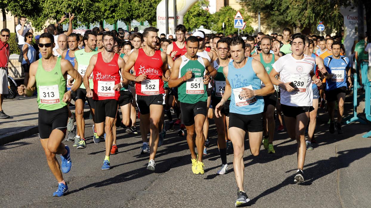 Salida de los corredores en la Carrera Popular de La Fuensanta