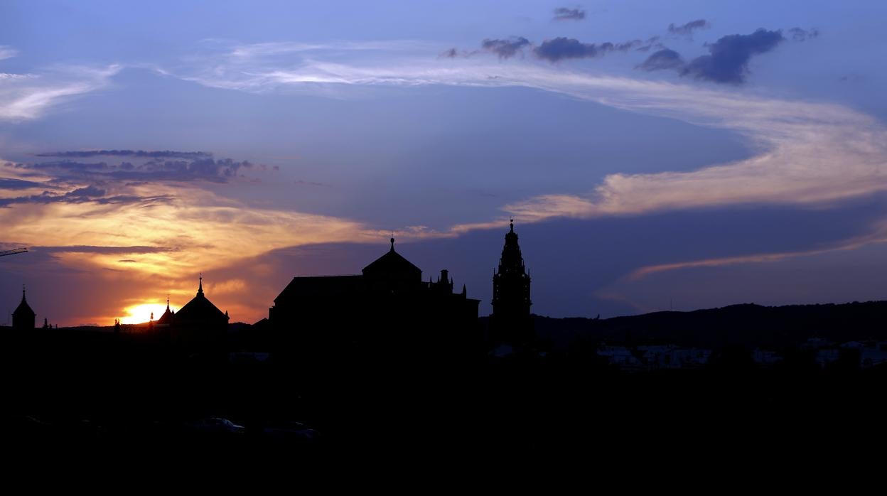 Puesta de sol con la Mezquita-Catedral de fondo