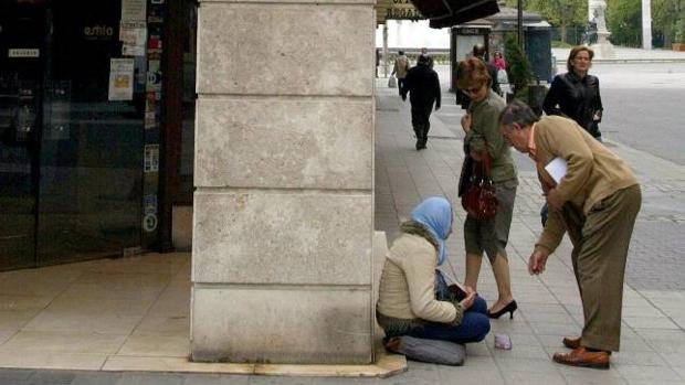 Medio año de cárcel para una mujer de 45 años por hacer que su nieto mendigase en Almería