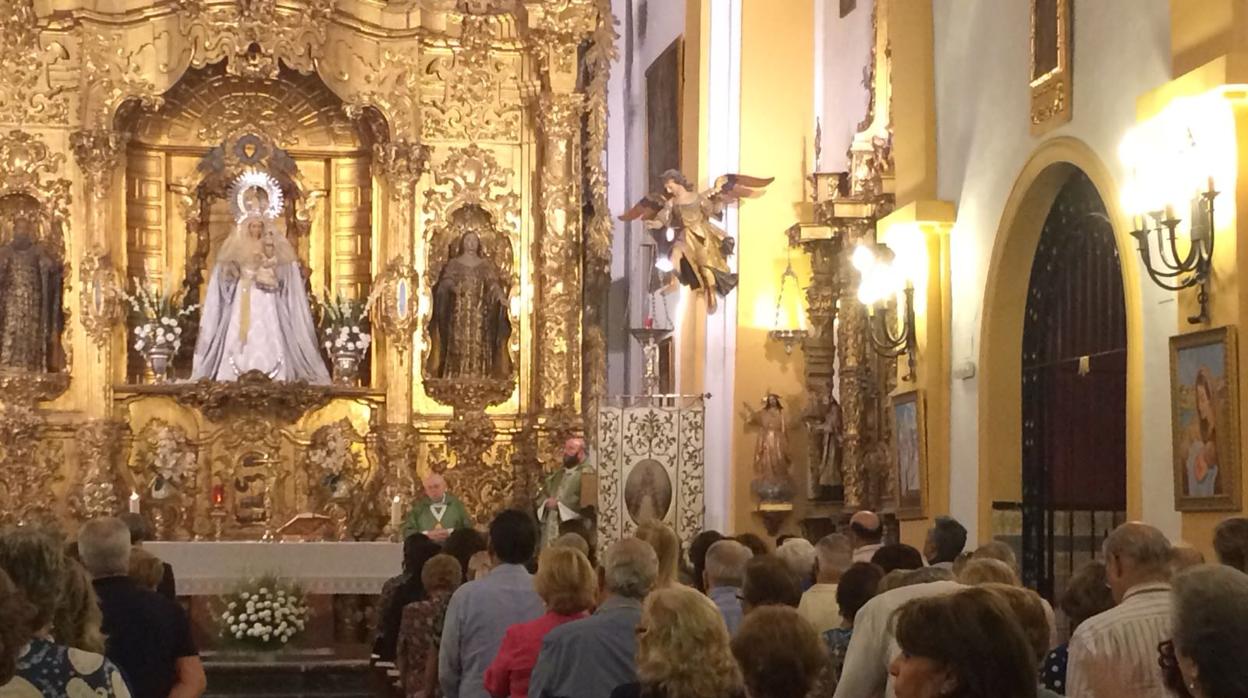 Simpecado del Rocío de Córdoba en la parroquia de la Paz