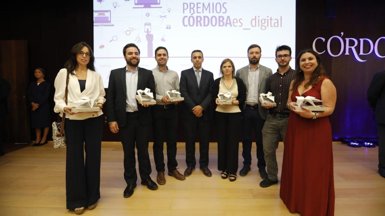 Foto de familia de los ganadores de los premios CÓRDOBAes_digital