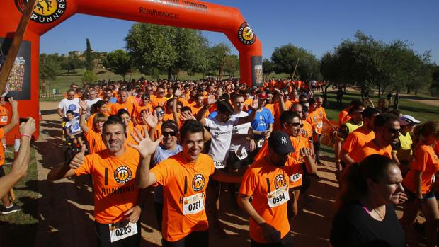 Más de mil participantes en la primera Beer Runners de Córdoba en el Parque de la Asomadilla