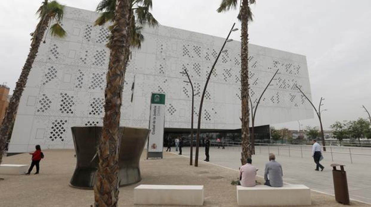 Fachada principal de la Ciudad de la Justicia de Córdoba