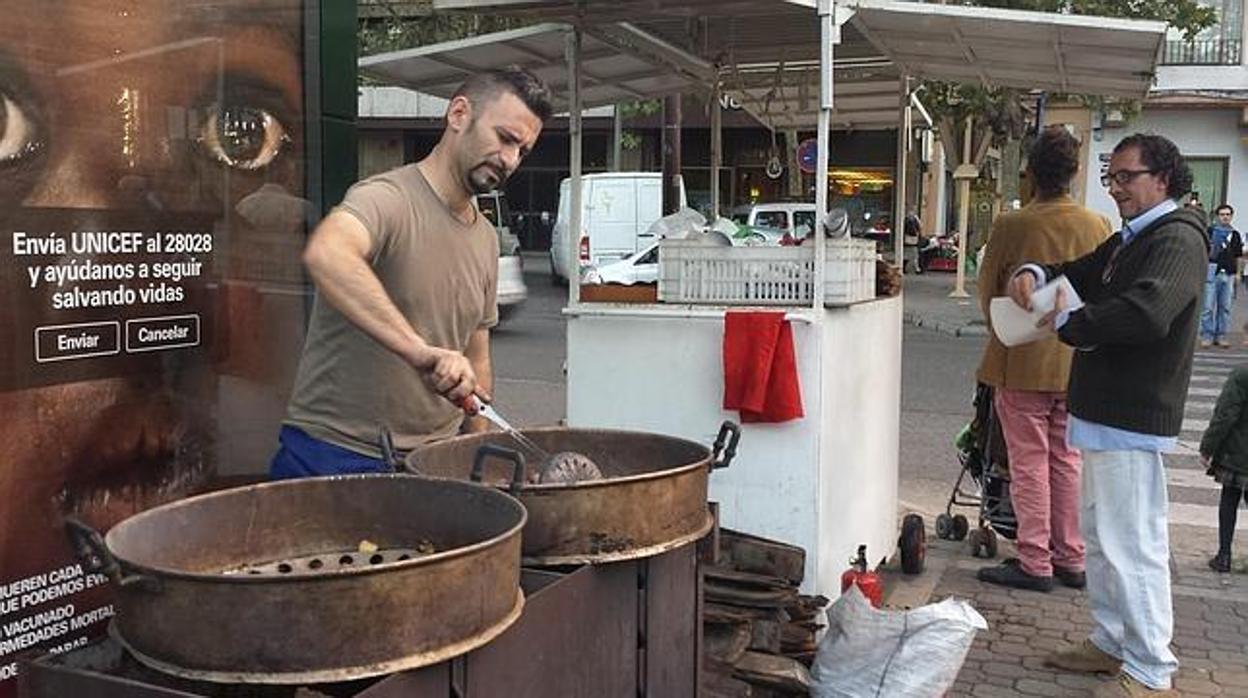 Puesto de castañas ubicado en la plaza de Colón