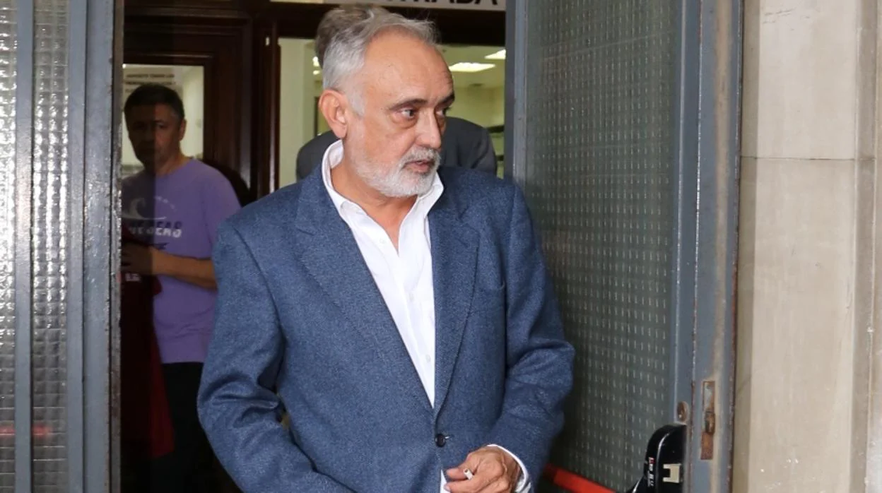 Fernando Villen Rueda, exdirector general de la Faffe, tras declarar este jueves en los juzgados de Sevilla