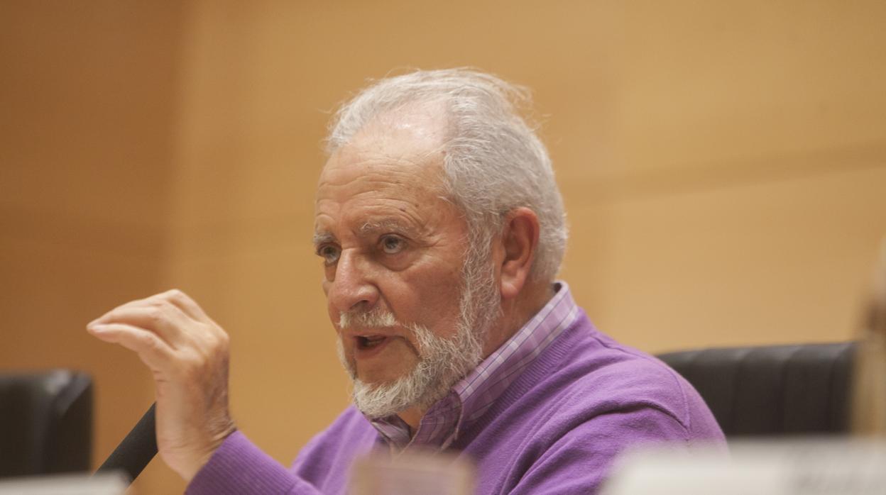 Julio Anguita en una conferencia en Córdoba en 2017