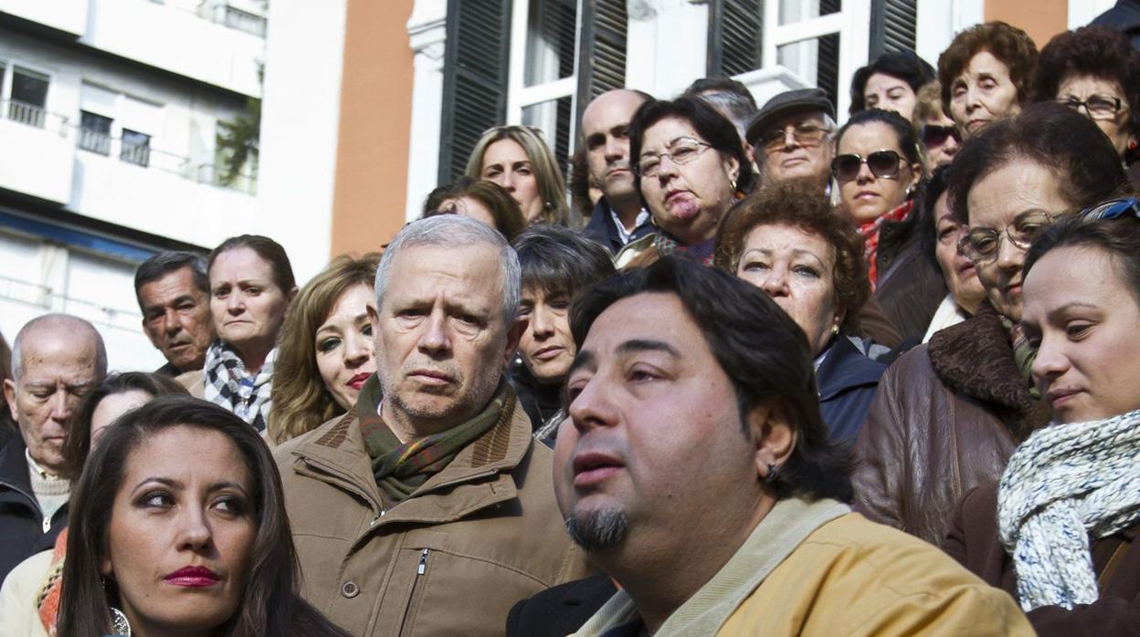 Miembros de la asociación Bebés Robados de Huelva