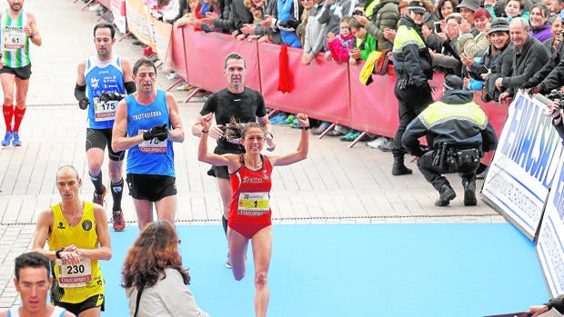 Voluntarios cubren los huecos que deja la escasez de Policía Local para eventos en Córdoba