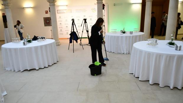 El recién estrenado Palacio de Congresos de Córdoba tiene ya goteras