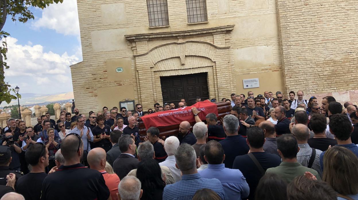 Salida del féretro de José Gil de la iglesia del Carmen de Antequera