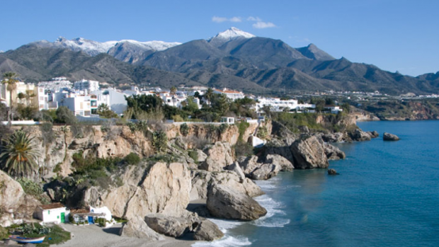 Muere un niño de cinco años ahogado en una piscina de Nerja