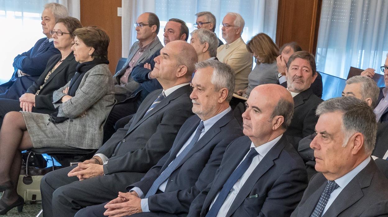 Los ex presidentes Manuel Chaves y José Antonio Griñán, entre otros acusados en el juicio del caso ERE