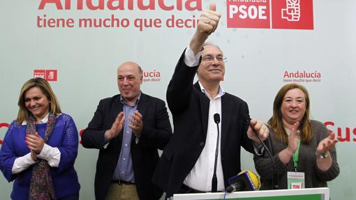 Durán celebra el triunfo del PSOE en Córdoba en las autonómicas de 2015