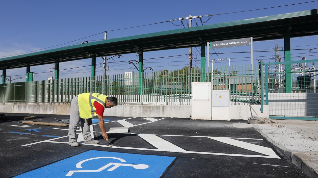 Un tren en el apeadero de campus de Rabanales de la Universidad de Córdoba