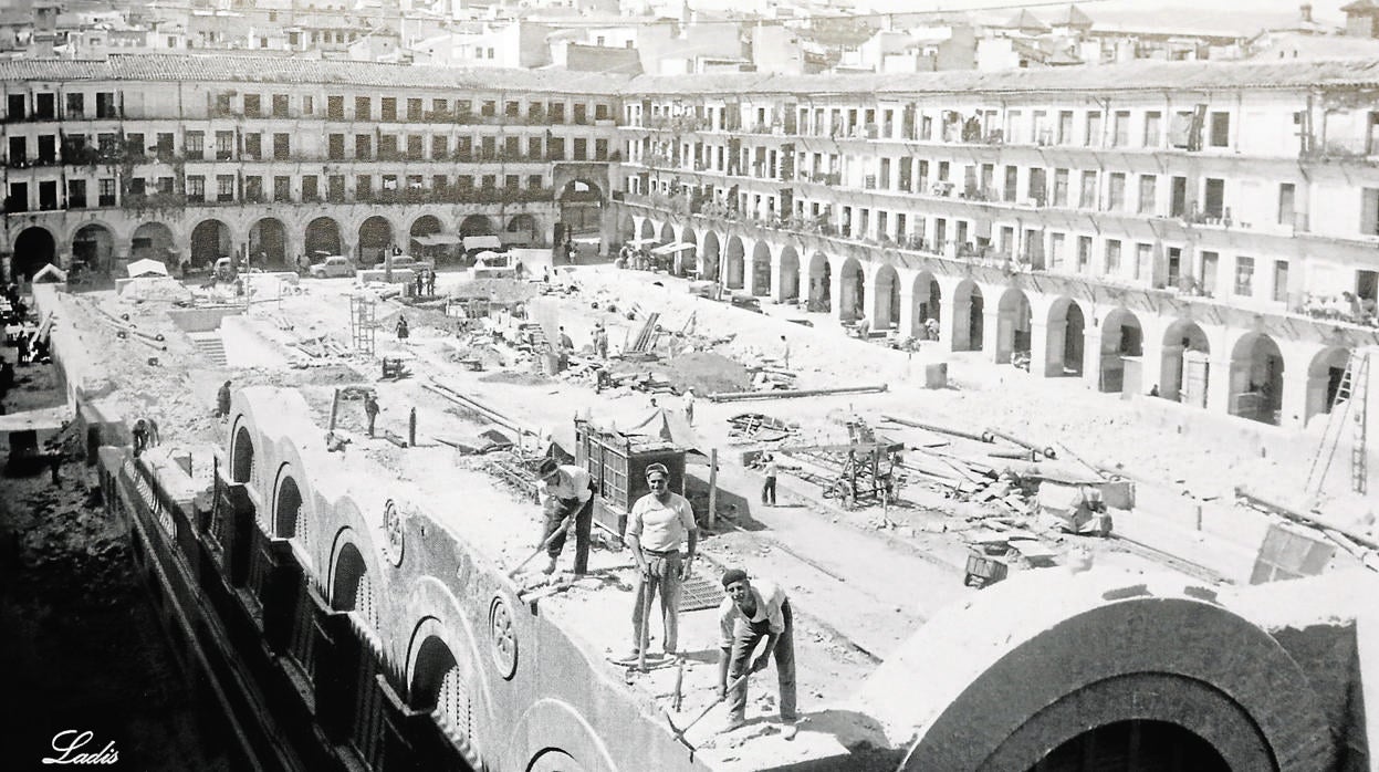 Demolición del mercado de la Plaza de la Corredera