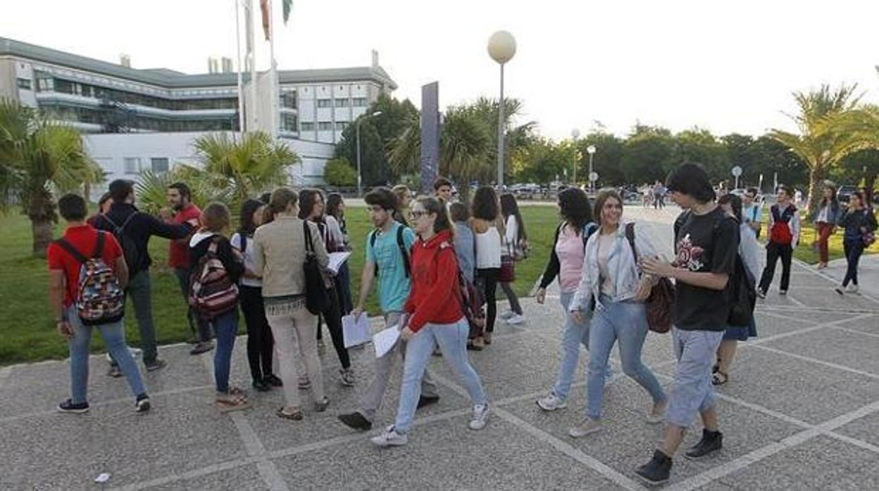 Alumnos de la UCO en el campus de Rabanales