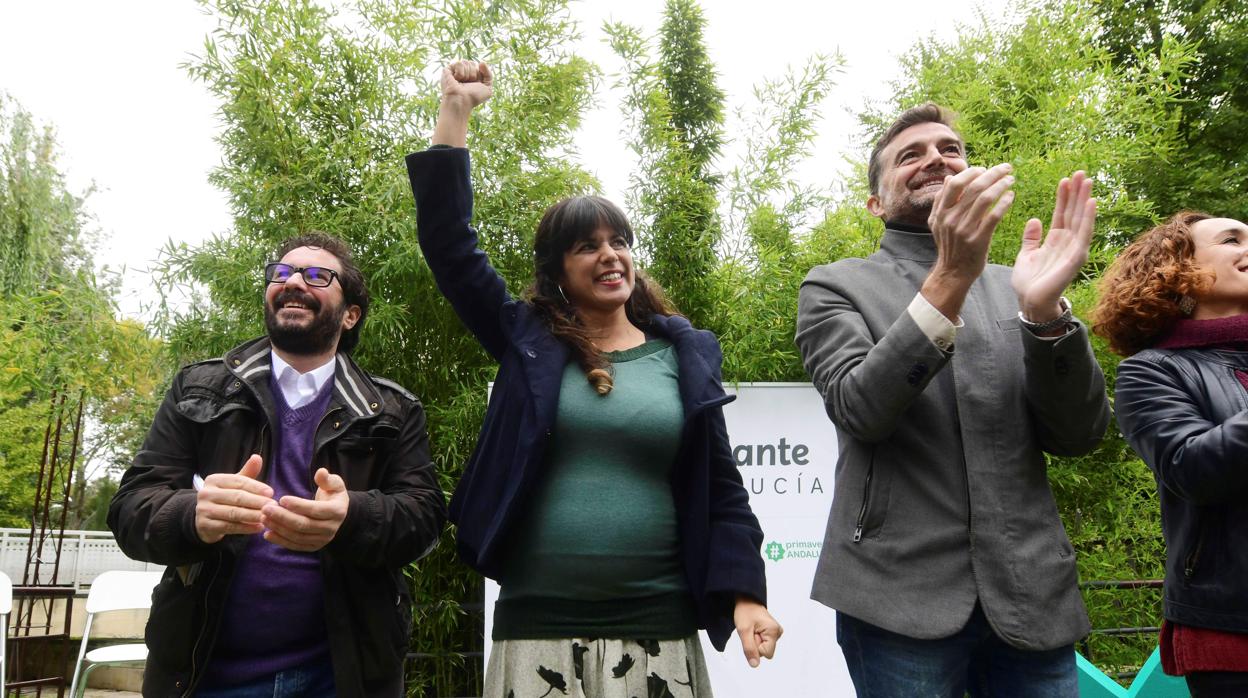 Teresa Rodríguez y Antonio Maíllo junto a los candidatos por Córdoba