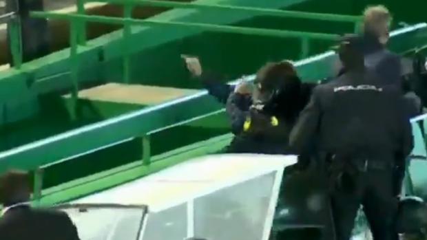 El polémico corte de mangas de Juan Sabas a la afición del Córdoba CF