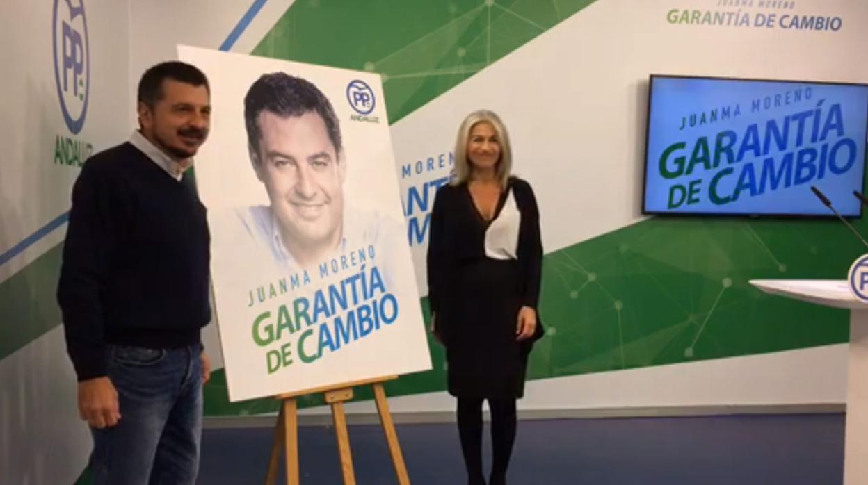 Toni Martín y Patricia del Pozo, en la mañana de este lunes en la sede del PP-A en Sevilla