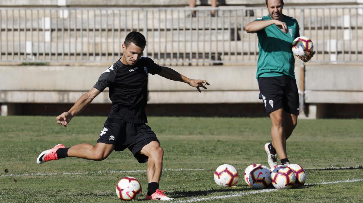 Jovanovic tira a portería