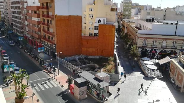 Detienen a un policía local de Almería por presuntos sobornos en la inspección y licencias de establecimientos