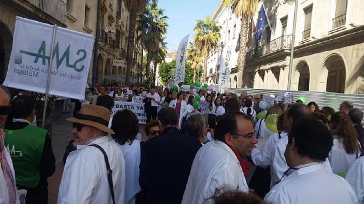 Concentración de médicos en una de sus protetas