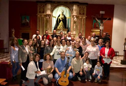 Reencuentro de los componentes antiguos del coro de la Estrella de Córdoba ante su titular