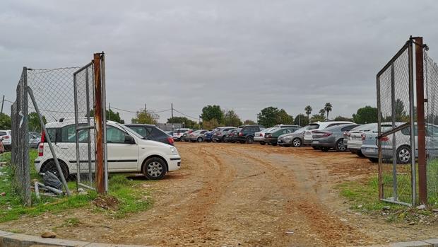 Los gorrillas se hacen con el control de un solar municipal en el parque Miraflores de Córdoba