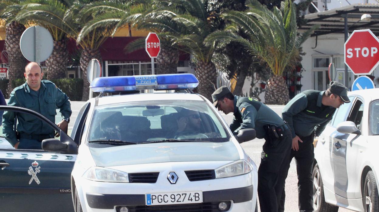 Agentes de la Guardia Civil durante otro operativo