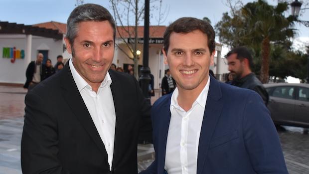 El alcalde de Mijas felicita por carta a una difunta tras dar el pésame a su viudo un año antes