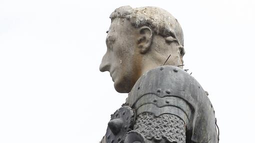 Detalle de la cabeza del monumento dedicado a Gonzalo Fernández de Córdoba