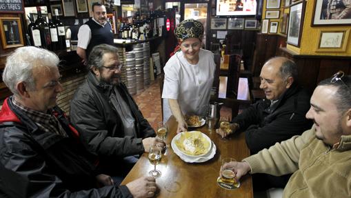 Clientes de la taberna San Cristóbal