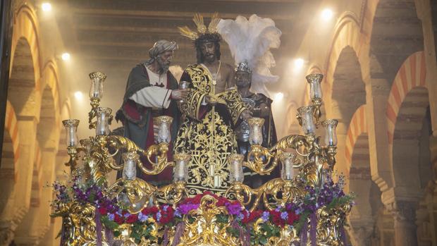 Muchos «síes» y dos bajas sensibles en la magna de nazarenos en la Mezquita-Catedral de Córdoba