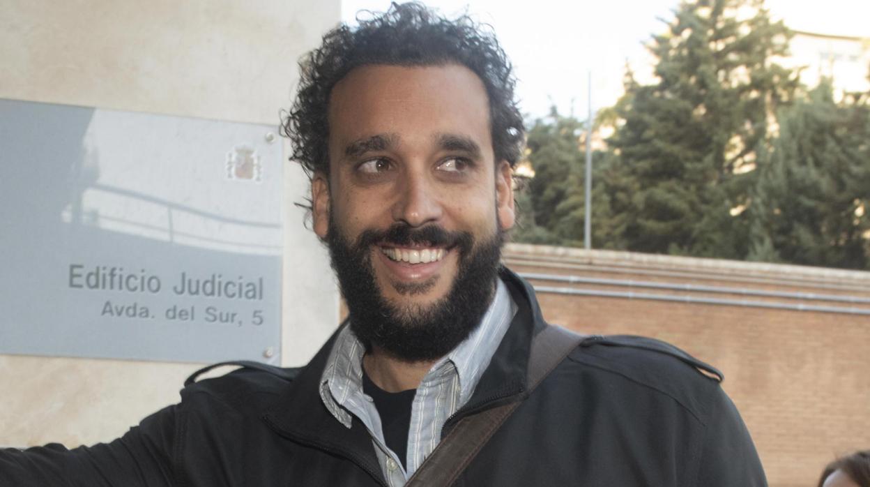 El médico Jesús Candel, a su llegada al juzgado de Granada