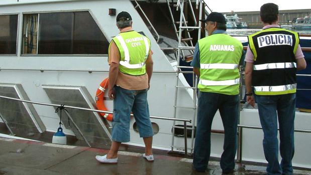 El teniente que confundió a un pescador con un narco en la costa de Málaga, condenado por tráfico de drogas