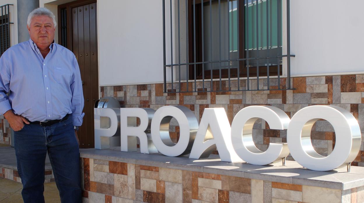 El gerente de Proaco, Antonio González, en la sede de la compañia ajera