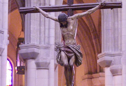 Cristo que preside la Catedral de la Almudena de Madrid