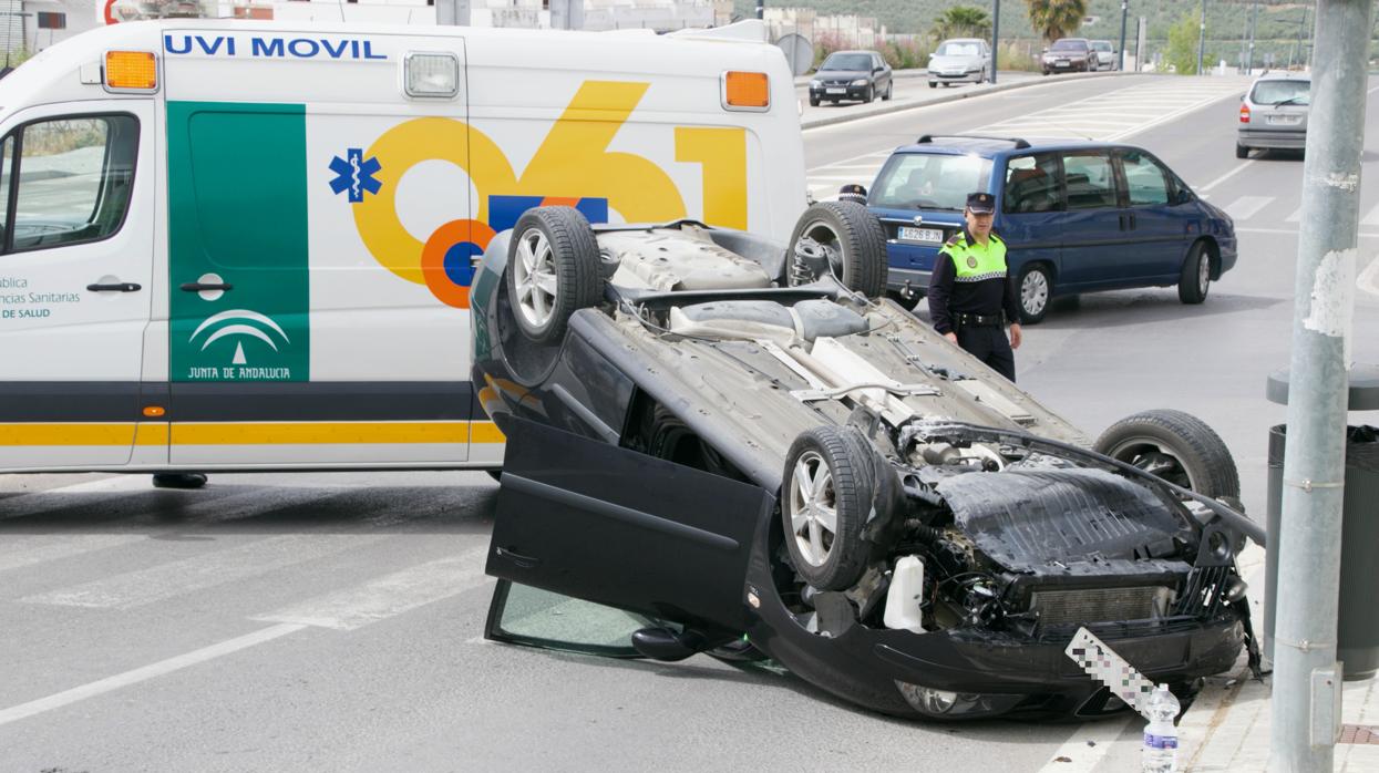 Accidente de tráfico en la Ronda del Valle de Lucena