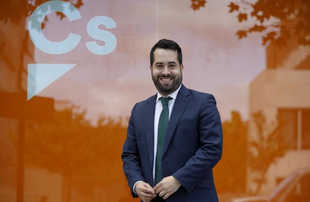 Fran Carrillo (Ciudadanos): «Al menos sacaremos cuatro parlamentarios el próximo domingo»