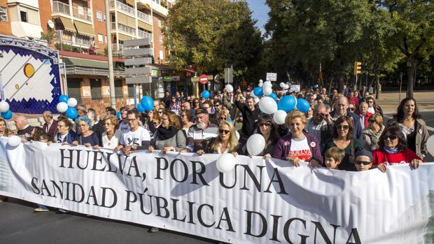 Los médicos de Huelva se levantan contra el SAS con un paro general que roza el 85%