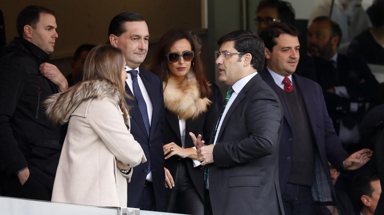 El presidente del Córdoba, Jesús León, en el palco del estadio El Arcángel