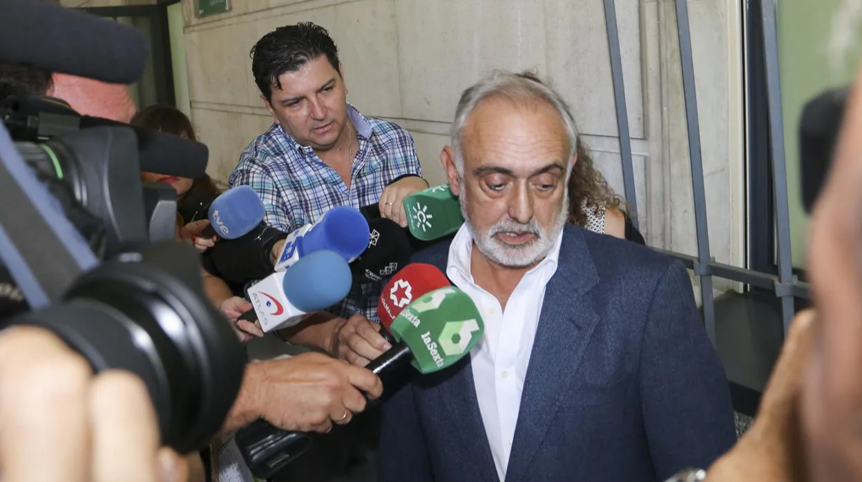Fernando Villén, tras su declaración en los juzgados de Sevilla en octubre