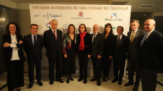 Vargas Llosa al recoger su Premio Averroes en Córdoba: «Leer nos hace críticos y rebeldes»