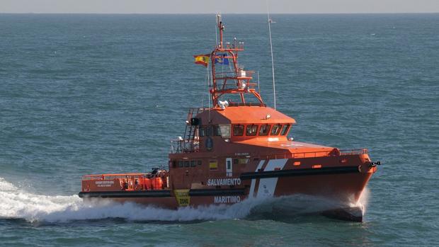 Detenidos por arrojar al mar a cuatro inmigrantes en dos balsas hinchables en el Estrecho de Gibraltar