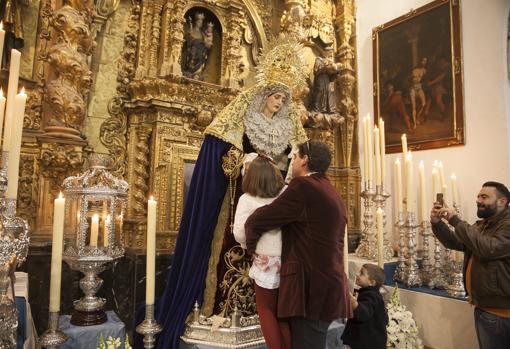 Besamanos María Santísima del Dulce Nombre de Córdoba en su templo