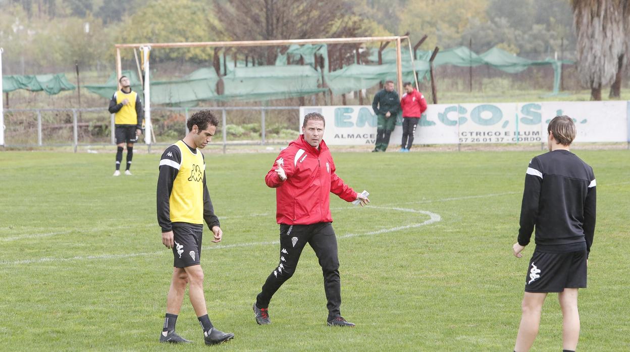 Curro Torres dando explicaciones