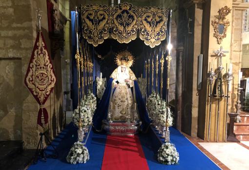 Nuestra Señora de la Palma, durante su besamanos en la parroquia de San Lorenzo