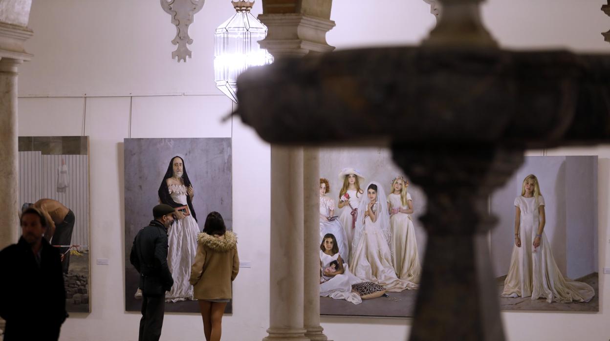 Cuadros de María José Ruiz en el Patio Barroco de la Diputación de Córdoba