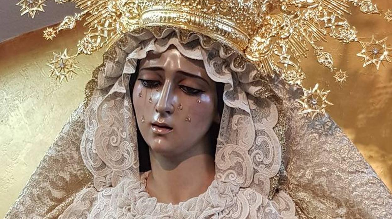 María Santísima de la O en su altar, en la parroquia de Fátima